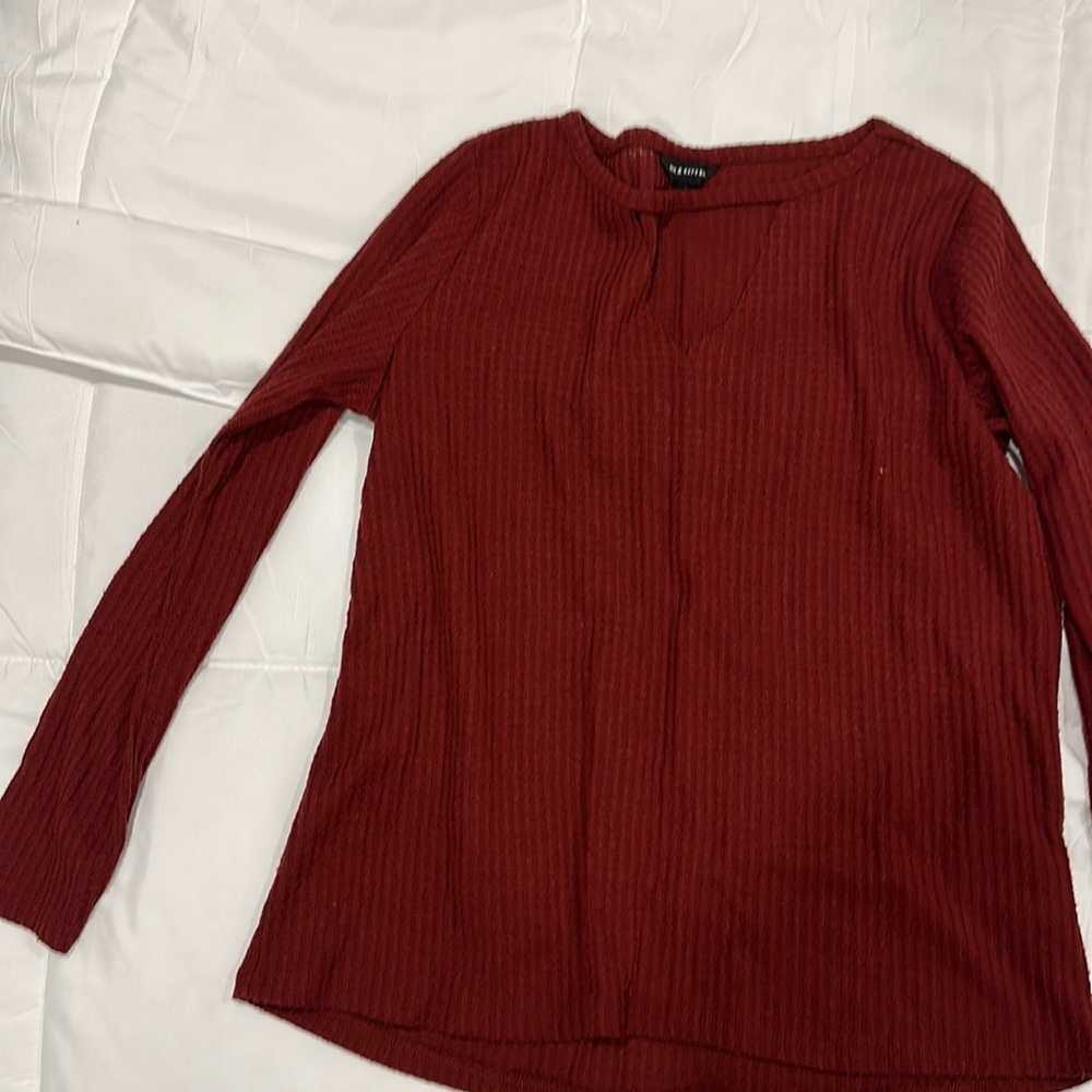 V neck cutout collar